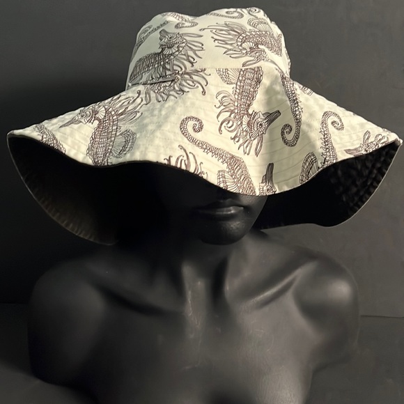 OndadeMar Ladies Reversible Seahorse Bucket Hat - Picture 1 of 16